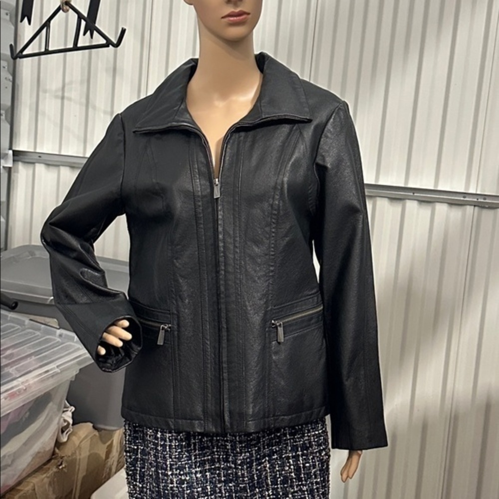East 5th Women’s Black genuine leather coat size medium